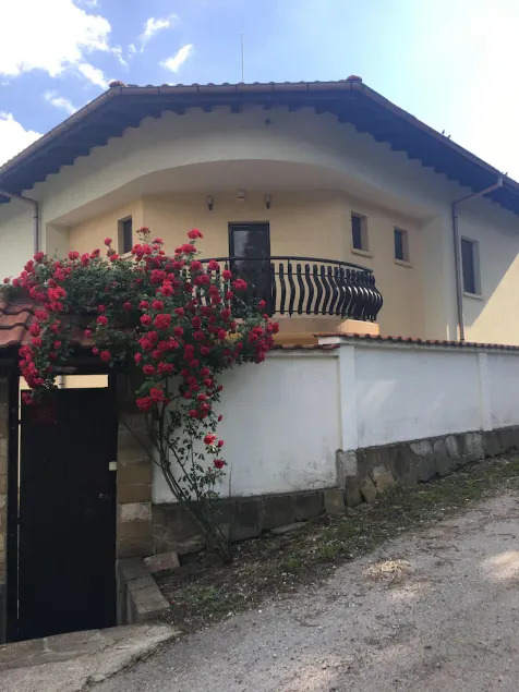 Beautiful family mountain home in Tryavna - Image 1
