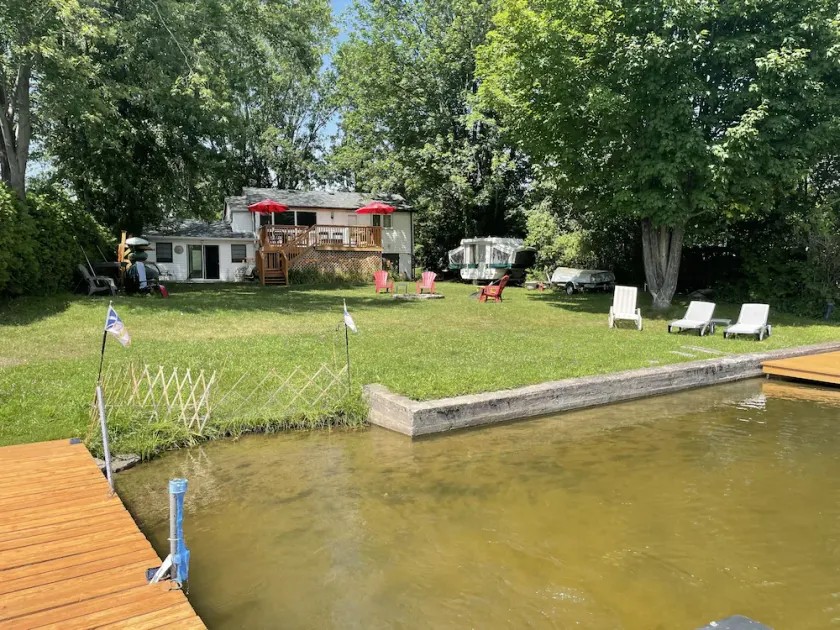 Cozy Kawartha Cottage right on the water - Image 1