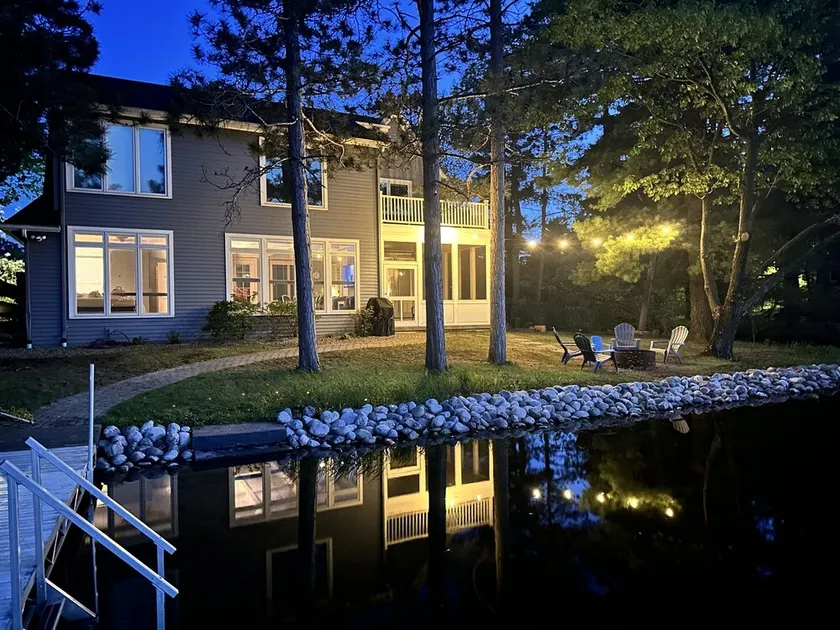 Lakefront, Family Friendly - Modern luxuries with up north atmosphere - Image 1
