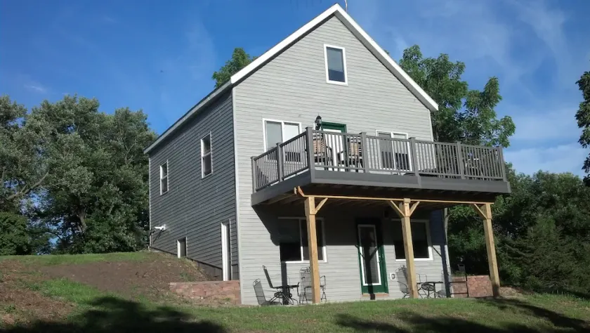 Cyclin-Up Inn 3 br home overlooking Whalan and the Root River Trail, Pet Welcome - Image 1
