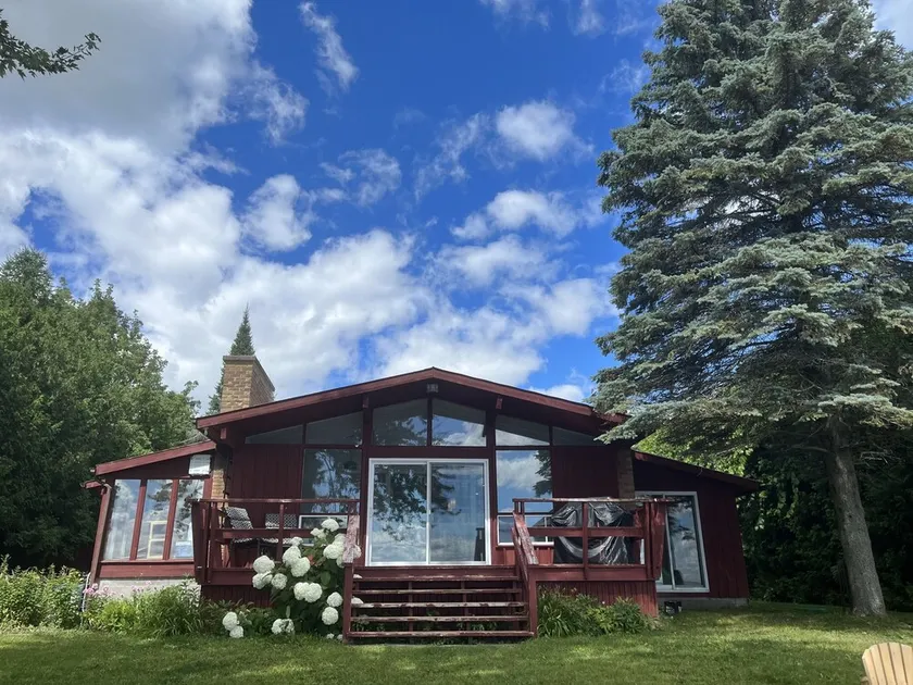 Beautiful Sturgeon Lake Retreat - Image 1