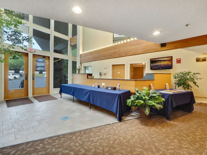 224 Edgewatern Inn | Waterfront Condo | Amazing Views | Pool, Hot Tub, Sauna - Image 1