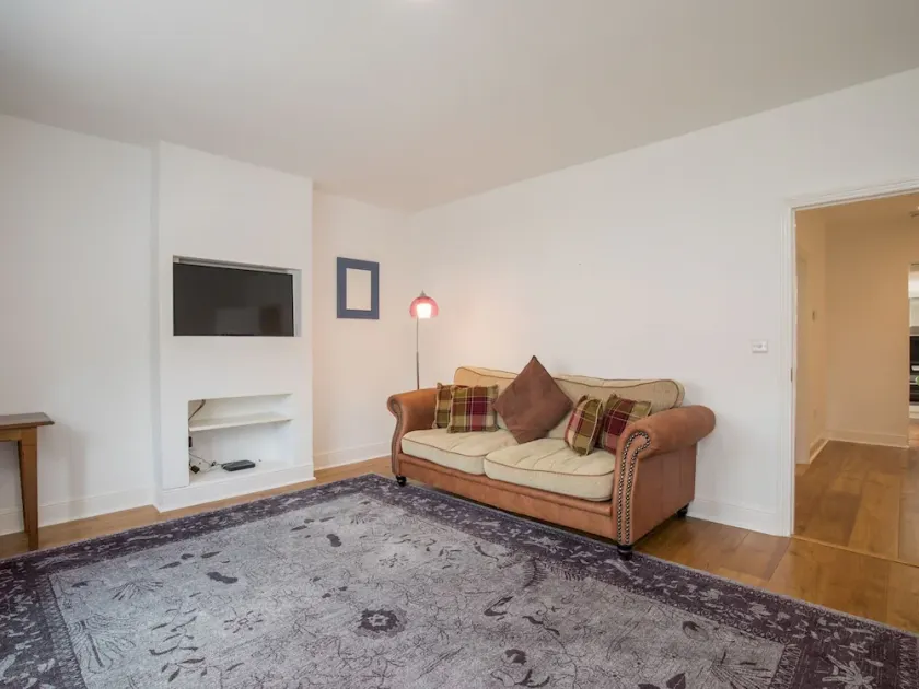 Trendy Flat in Sunninghill's Village Atmosphere - Pass the Keys - Image 1