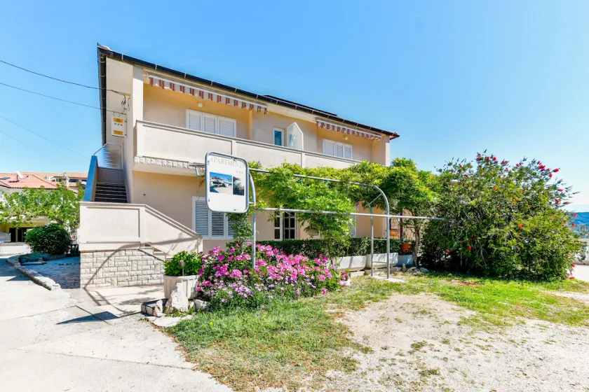 One bedroom apartment with balcony and sea view Supetarska Draga - Donja, Rab (A-2013-d) - Image 1