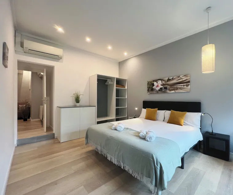 Stay U-nique Apartments Sants - Image 1