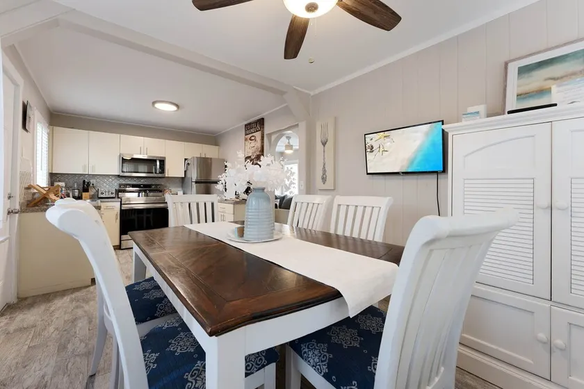 Arlington Bungalows-Sarasota 10 min to Siesta Key - Image 1