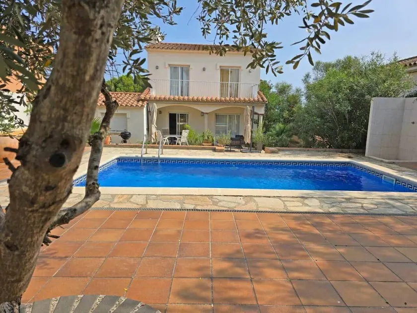 Pilans House With Garden And Private Pool - Image 1
