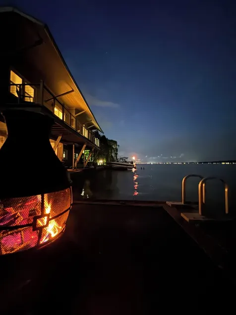 Waterfront Paradise med NYTT Jacuzzi Spa! - Image 1