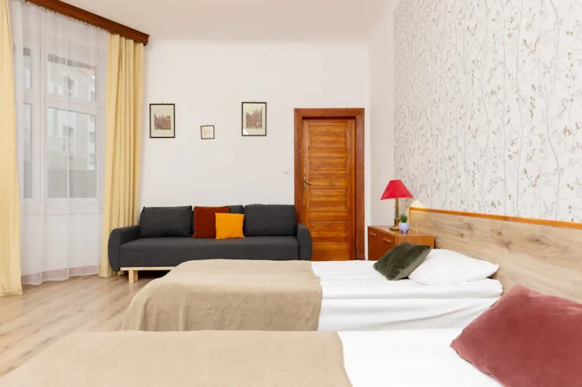 Spacious apartment in Praga | For 6 People | Close to the Metro - Image 1