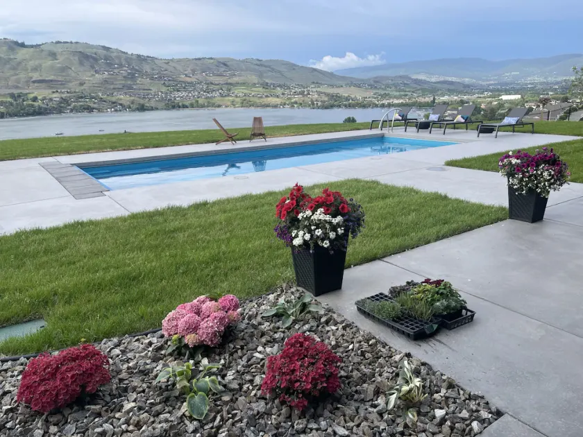 Salt water heated pool,  Okanagan lake view 2-3 bd 2-3  bath , 4-6 people. - Image 1