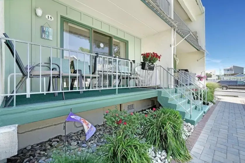 Ocean Block! Heated Pool! Resort Style Living, Updated, Best Location - Image 1