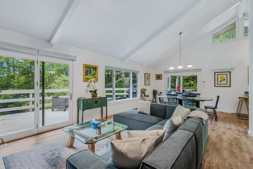 Game Room, Fireplace & Pet Friendly - Top of the Hill - Image 1