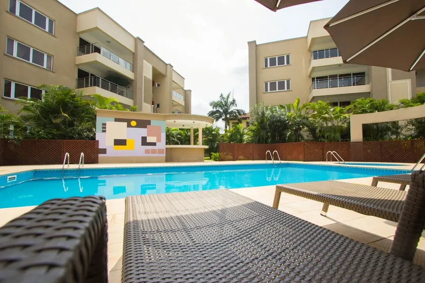 Luxury 3 Bed Apartment in Ridge - Image 1