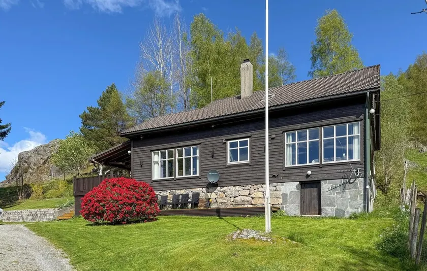 5 Bedroom Amazing Home In Matre - Image 1