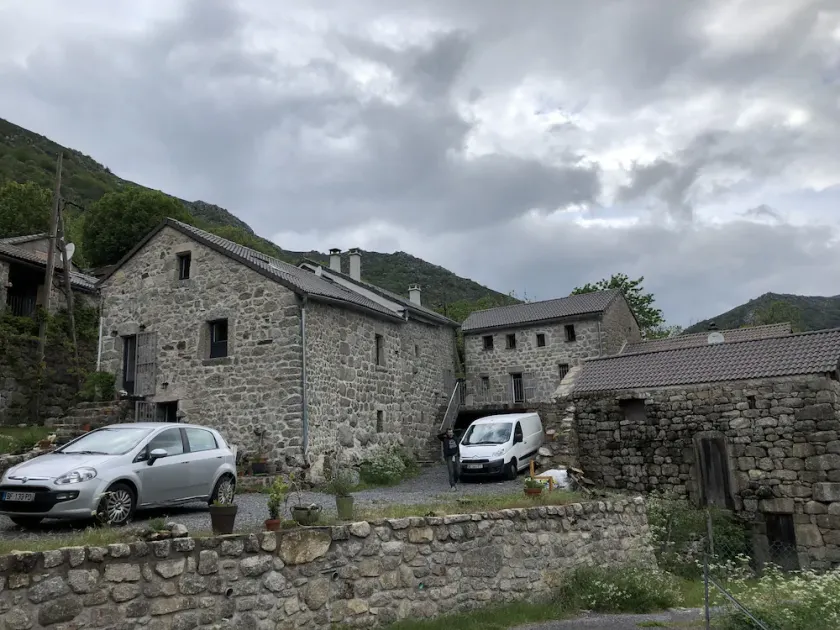 Typisk sommerhus i den smukke landsby Thînes - Image 1