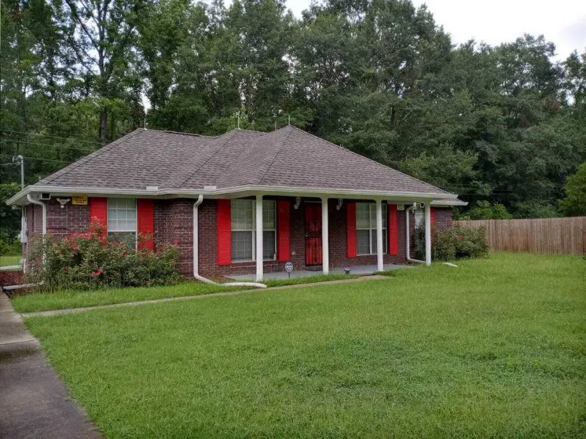 DAD's beautiful home at Historic Tuskegee! - Image 1