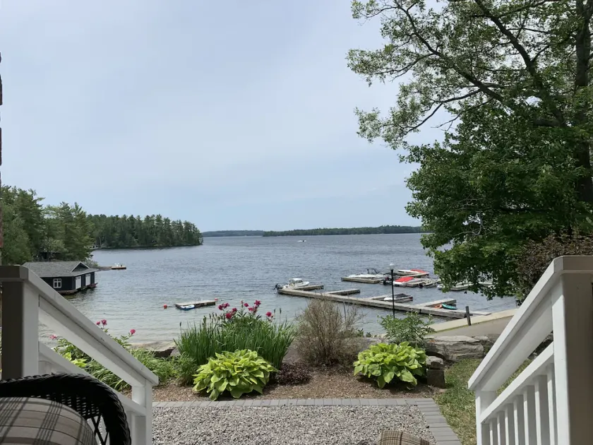 Magnificent Lakefront Cottage @ Windermere - Image 1