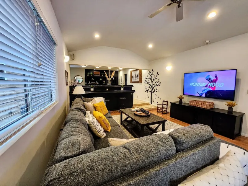 Monthly - Cozy 1 Bed Guest Suite near Venice Beach - Image 1