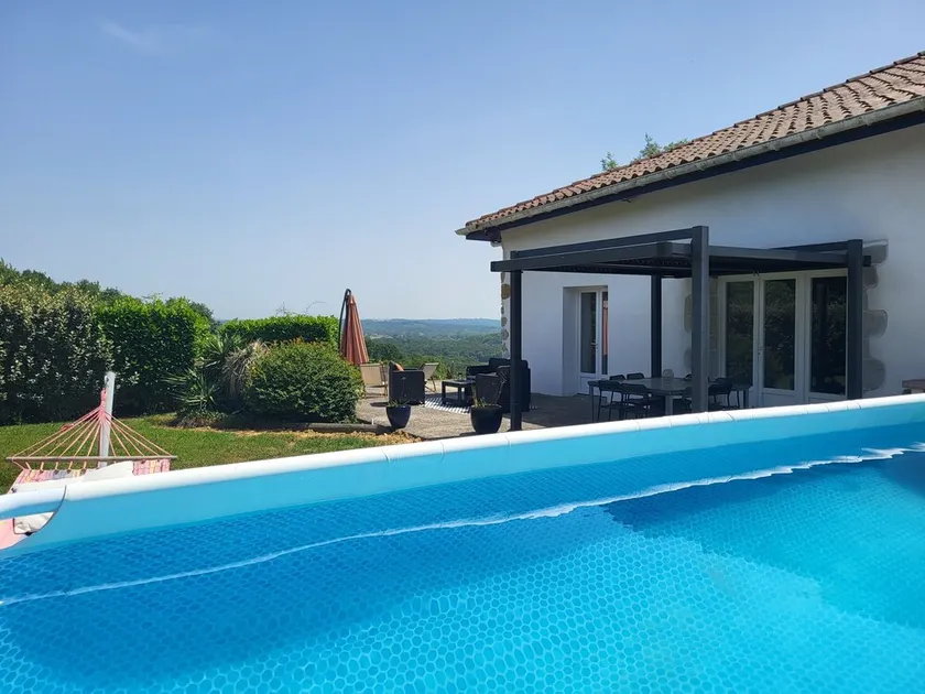 Quiet Landes family home with swimming pool. - Image 1