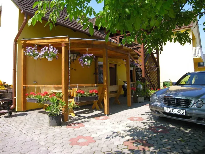 Holiday Apartment in the Centre - Image 1