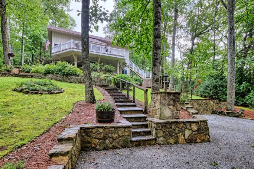 PET FRIENDLY: 3 mins to Highlands, 12 mins Cashiers. - Image 1