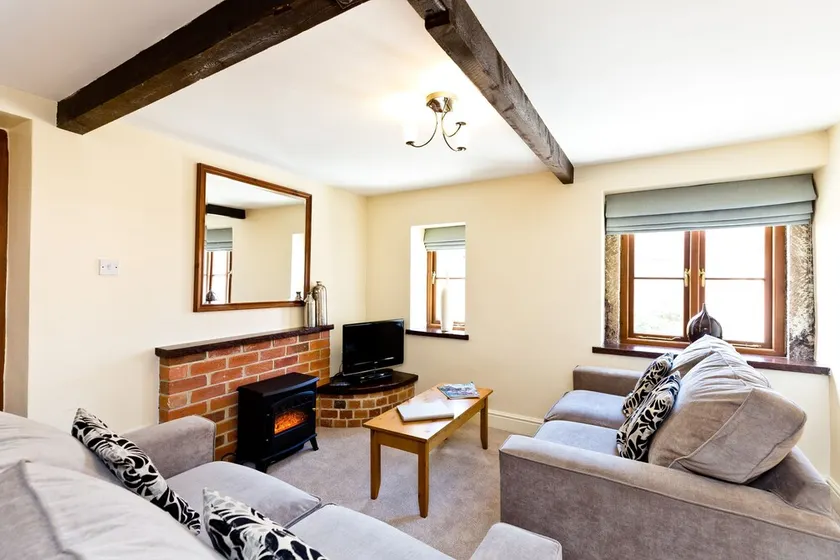 Sabinhay Cottage With Shared Swimming Pool Access - Image 1