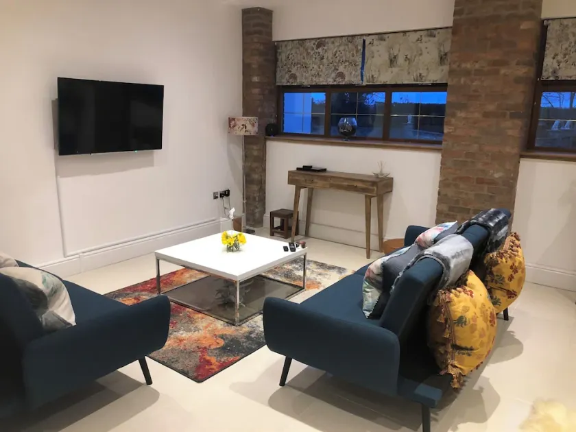 Luxury Private Apartment - Image 1