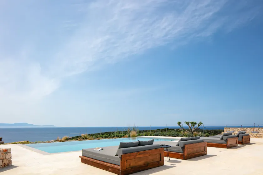 Stylish 4 bedroom Villa with sea views, 1,5 Km to the beach and close to Chania - Image 1