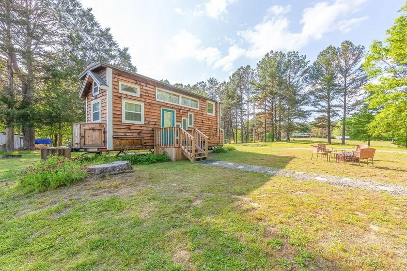 Peaceful Getaway In Charming Tiny House - Image 1