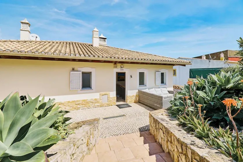 Grande maison avec piscine au milieu du parc naturel à 2 Km de la plage - Image 1