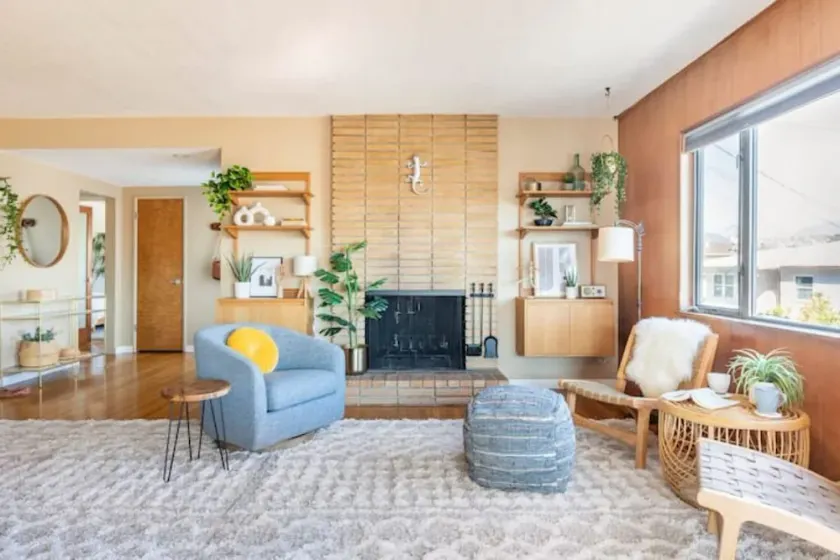 Updated mid century home with hillside views - Image 1