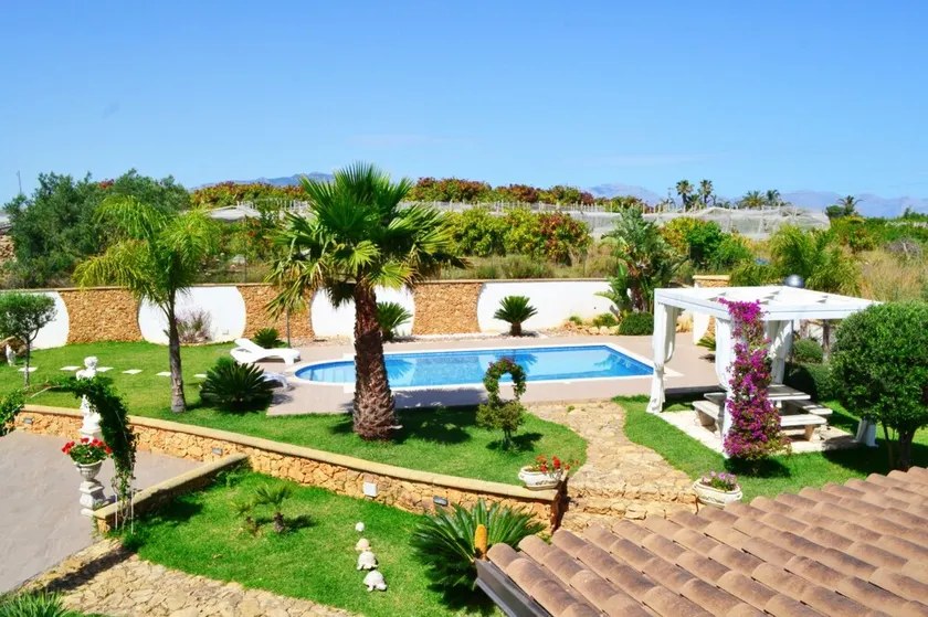 EUGENIO VILLA MIT PRIVATEM POOL - Image 1