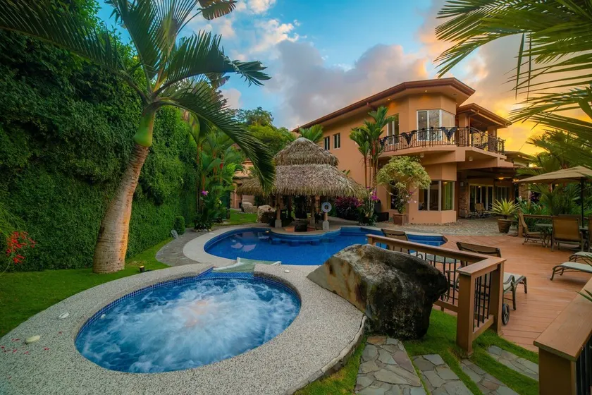 Casa Oasis 5 bdrs private pool in Los Suenos - Image 1