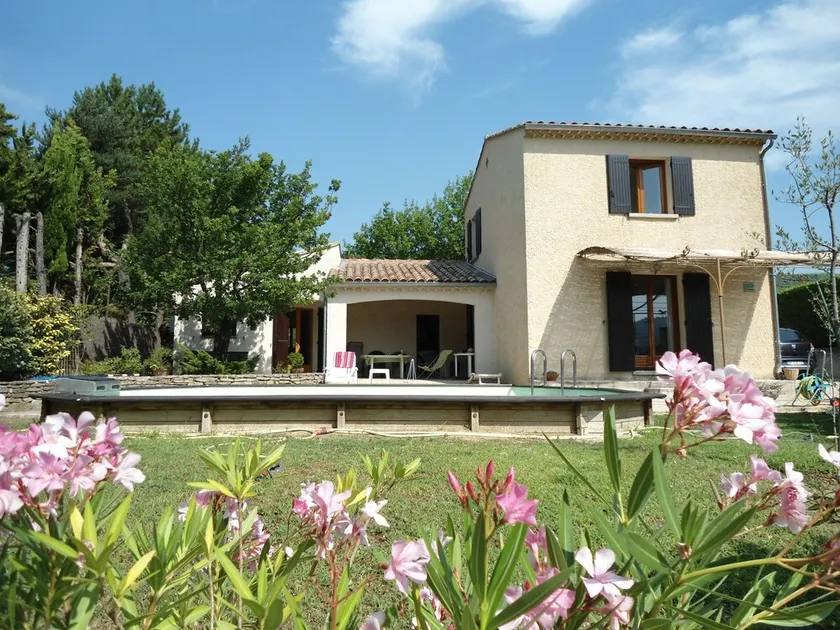 jolie maison individuelle  , vue Ventoux , piscine privée , garage . - Image 1