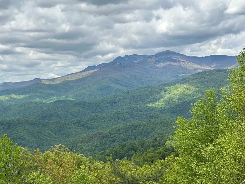 Romantic & Secluded!  Blowing Rock, Views, Hot tub - The Secret Shack - Image 1