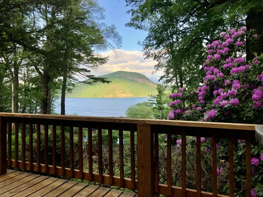 Den Haag Adirondack Home Lake George View - Image 1