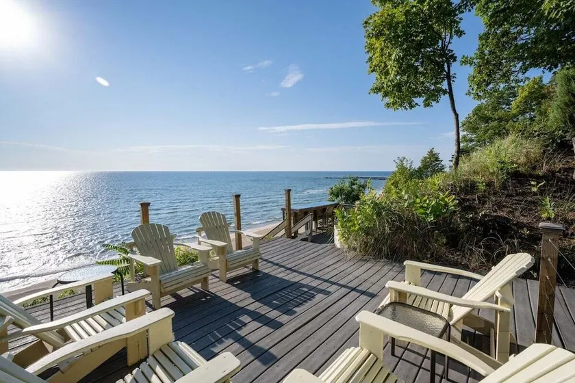 Beautiful Cottage on Lake Michigan w Private Beach - Image 1