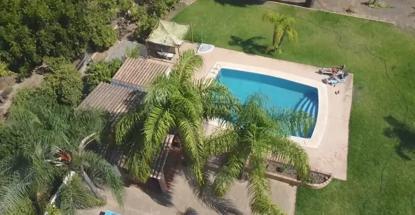 CHARMANDE VILLA i Coín (Málaga) på landsbygden med stor privat pool, trädgårdar, omgiven av träd på en 4000 m2 stor gård. - Image 1