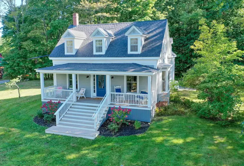 Large, light filled 4 bedroom house - walk to ocean and ferry - Image 1