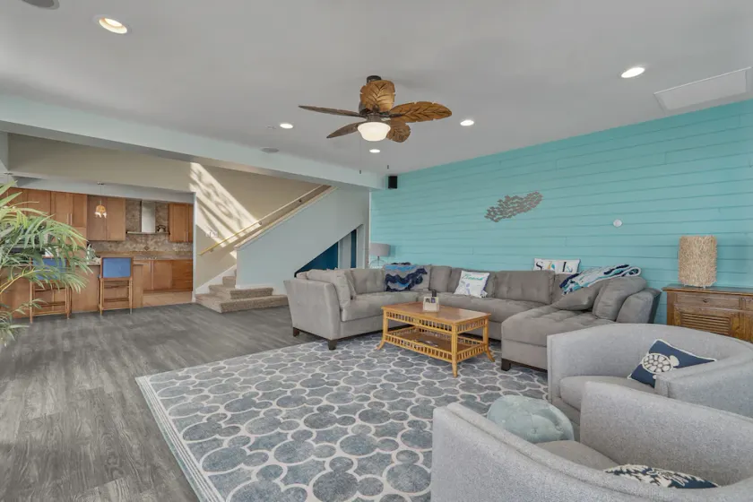 2 Story Luxurious Penthouse with Views of the Ocean and Back Bay! - Image 1