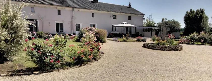 18ème siècle ferme rénovée située dans un hameau tranquille de l'agriculture - Image 1
