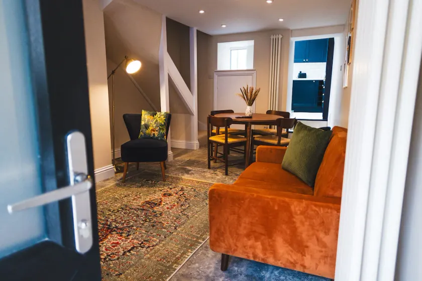 Cosy Cottage | 3 Bedrooms | Beautiful & Modern - Sleeps 6 | 20% Weekly Discount - Image 1