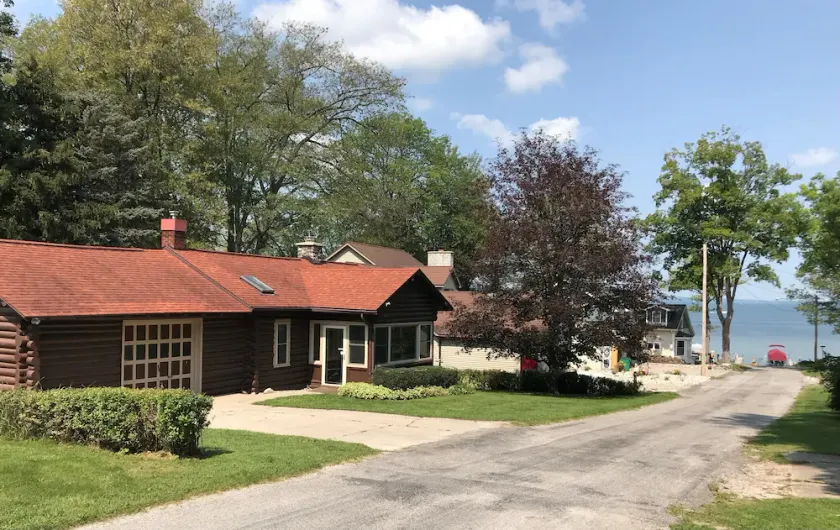 Beautiful 2 bedroom log home on south end of Hubbard Lake - Image 1