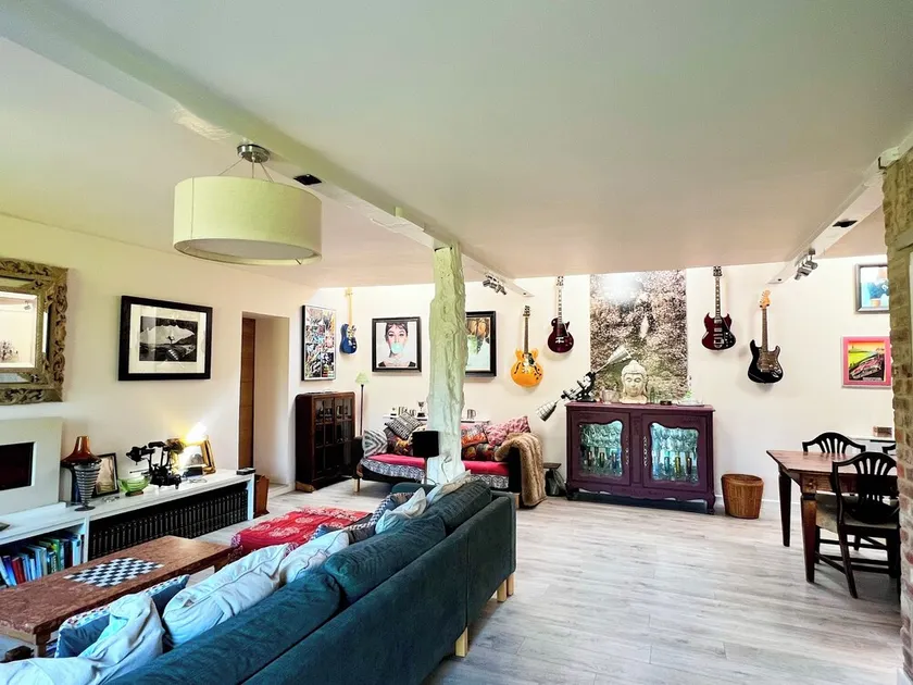 Quirky Luxury Barn Sleeps 8 Pet Friendly - Image 1