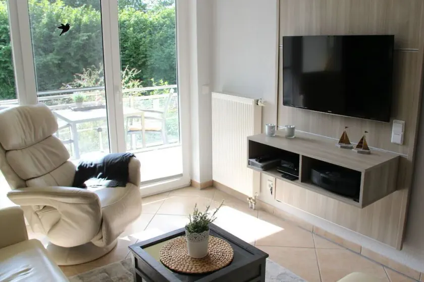 Apartment Near the Beach With sun Balcony - Image 1