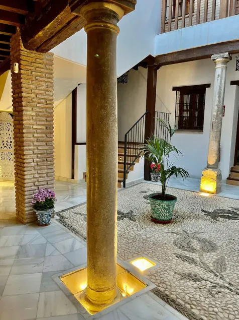 SUITES CASA DE LAS COLUMNAS - Image 1