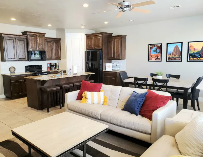 AFTER DUNE DELIGHT , 4 Bed, 3 Bath, Outdoor Pool , Close to Zions. - Image 1