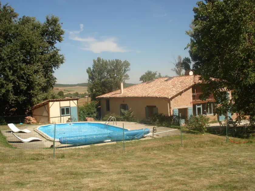Large renovated farmhouse with swimming pool in south-west France - Image 1