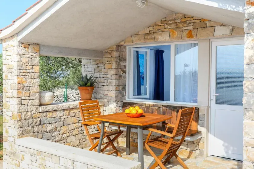 House Fani - Image 1