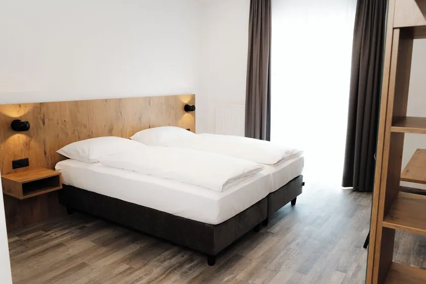 ML Business Hotel - Self-Check-in - Image 1
